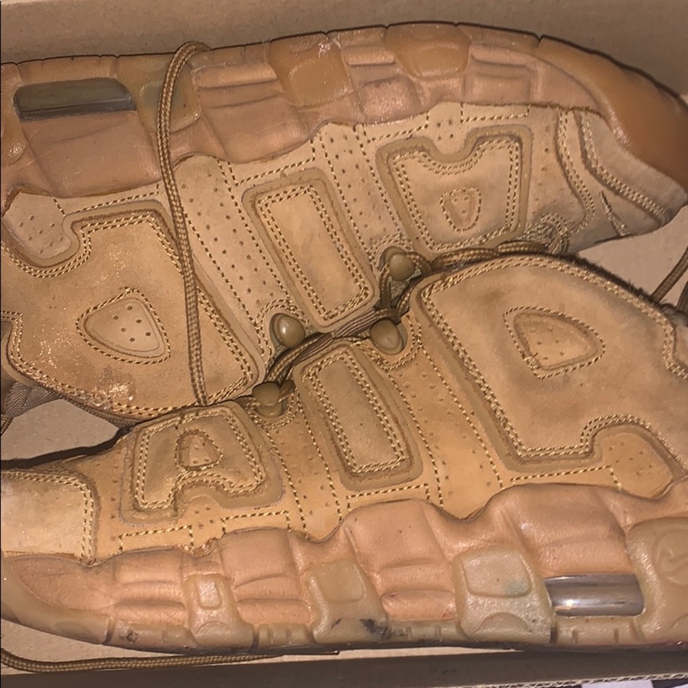 Nike tan uptempo